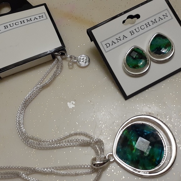 Beautiful green gem necklace & earrings set - Picture 6 of 6
